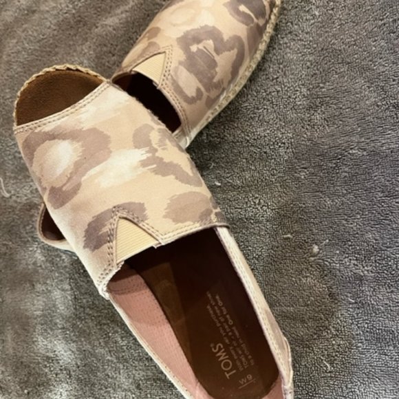 Toms Tan/brown/cream espadrilles sz US 9 - Picture 4 of 7
